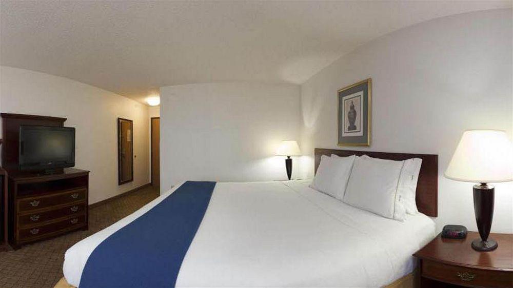 Holiday Inn Express & Suites Alliance By Ihg Екстер'єр фото