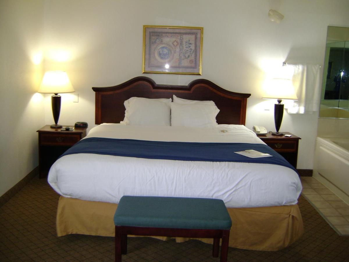 Holiday Inn Express & Suites Alliance By Ihg Екстер'єр фото