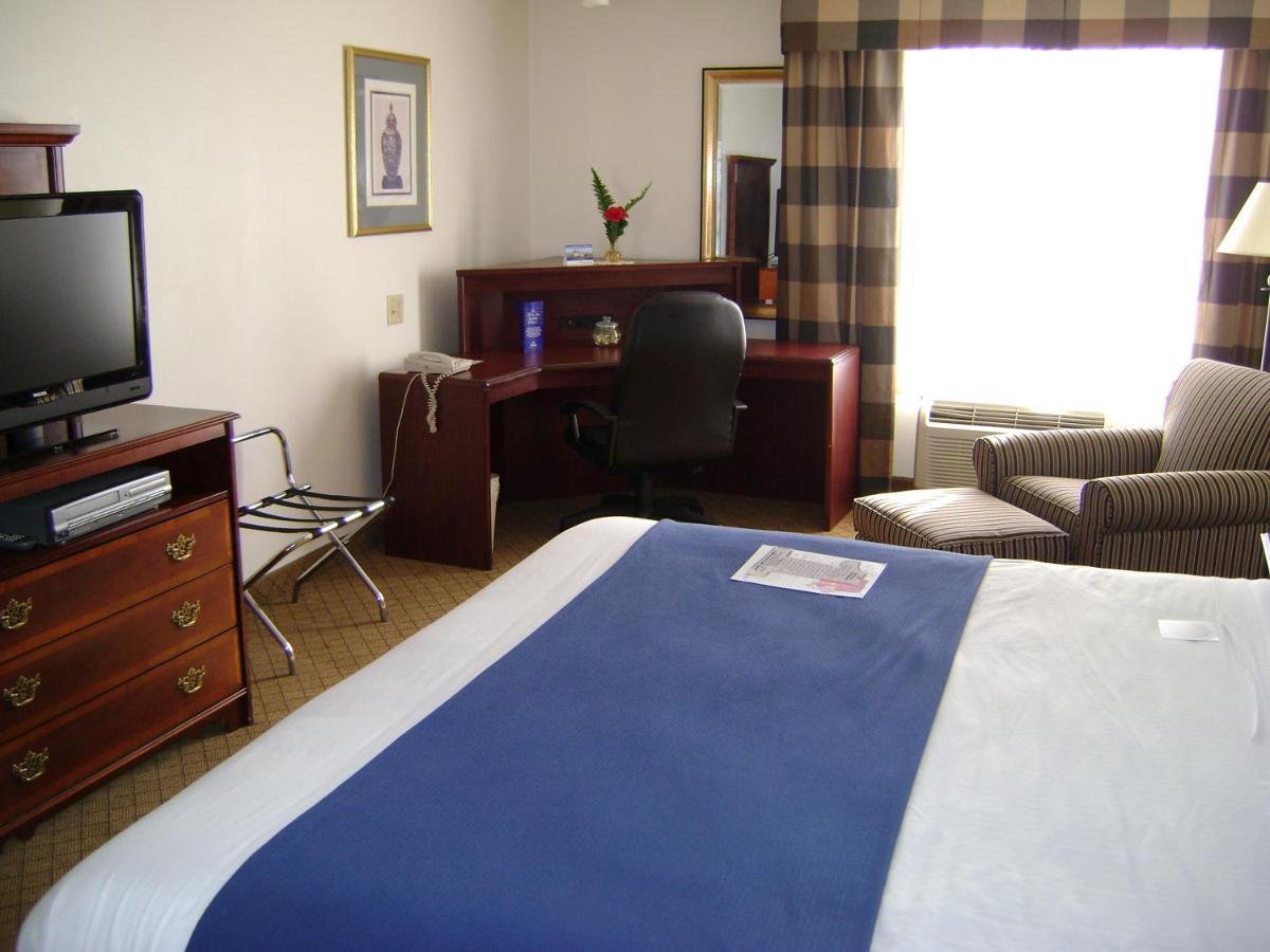 Holiday Inn Express & Suites Alliance By Ihg Екстер'єр фото