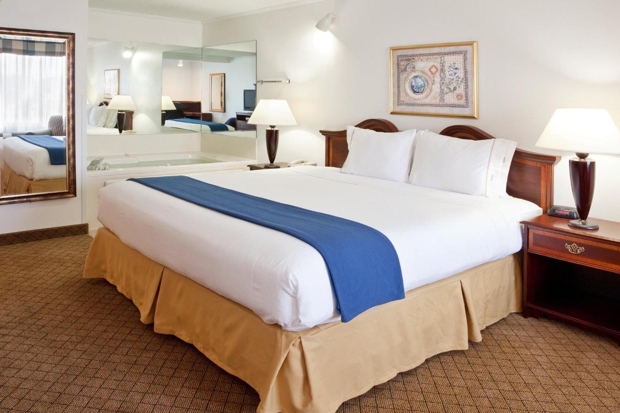 Holiday Inn Express & Suites Alliance By Ihg Екстер'єр фото