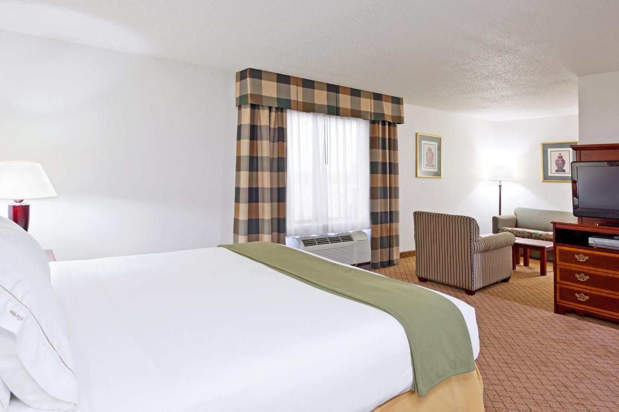 Holiday Inn Express & Suites Alliance By Ihg Екстер'єр фото