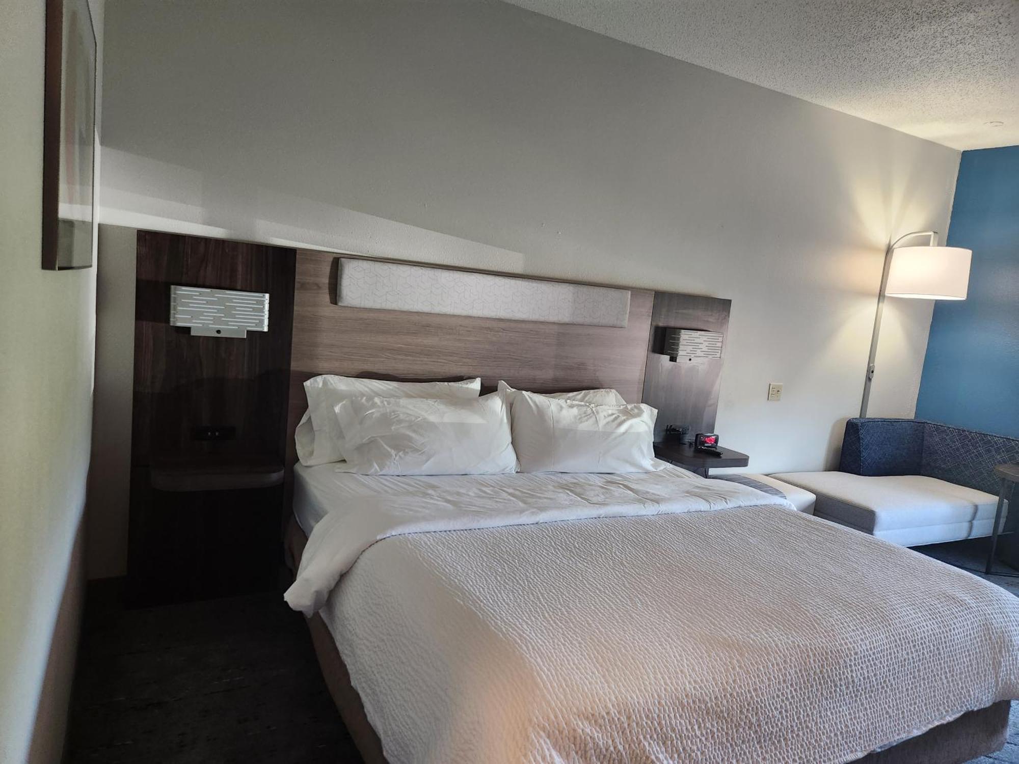 Holiday Inn Express & Suites Alliance By Ihg Екстер'єр фото